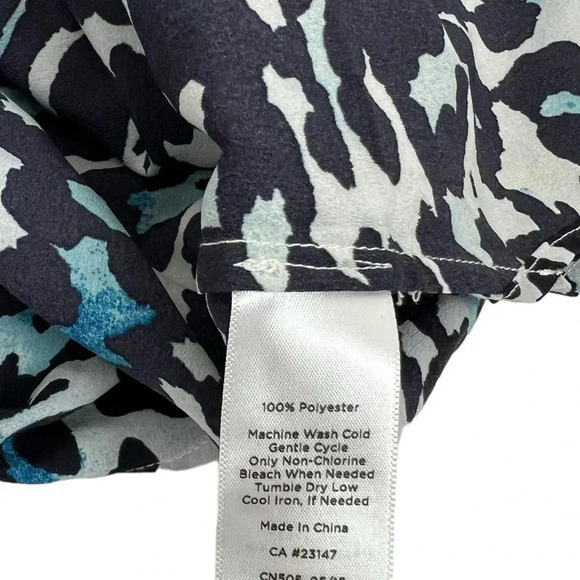 Talbots New Women’s L Roll-Tab Long Sleeve Hidden Button Up Animal Print Blouse - Picture 10 of 10